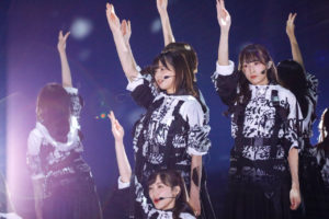 欅坂46ラストライブ開催で上村莉菜がワイヤー演出や小林由依に渡邉理佐が寄り添い光の方へ！DAY2ラストは櫻坂46白基調衣装で新曲初披露【DAY1＆DAY2レポ】46