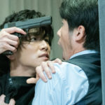 岩田剛典 冷たい表情で銃を突き付ける姿など映画「名も無き世界のエンドロール」場面写真解禁！ムビチケ販売開始で特典はレアなマスクケース