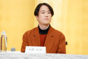 伊藤健太郎 舞台「両国花錦闘士」製作会見でほぼ全裸のポスタービジュアルに「ぜひやめて頂きたい」と照れる！現在の体重公表で目標まで明かしてしまい「結構キツイ……」4