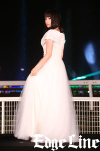 桜井日奈子 胸元ばっくりの純白ドレスに「なんちゃってシンデレラみたい」と照れ笑い！“スリルある”「東京メガイルミ」点灯式開催9