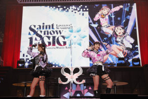 Saint Snowライブイベント「1st GIG」DAY1開催でパフォーマンスにトーク！佐藤日向にとって田野アサミは“実質”「神社」や新衣装などでファン魅了【DAY1ライブレポ】22