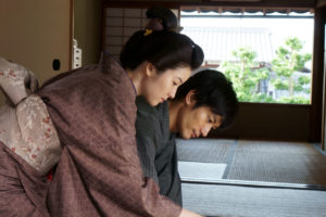 三浦春馬さんと三浦翔平が鬼気迫る顔で背中を合わせや西川貴教が希望に満ちた目で前を見据える姿！映画「天外者」場面写真解禁や前売り特典発売初日に完売の大反響5