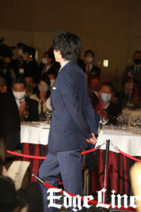中村倫也「第49回ベストドレッサー賞」を芸能部門にて受賞でスーツで登場！「とても光栄です」とニッコリ3