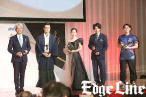 中村倫也「第49回ベストドレッサー賞」を芸能部門にて受賞でスーツで登場！「とても光栄です」とニッコリ12