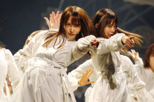 櫻坂46デビューカウントダウンライブ開催でサプライズで「櫻坂の詩」など8曲披露！「Nobody's fault」ではスカートを使ったダイナミックなパフォーマンスも2