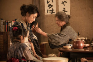 井上真央 目力さく裂で決してくじけない姿！映画「大コメ騒動」本編映像解禁で室井滋と一触即発な姿も4