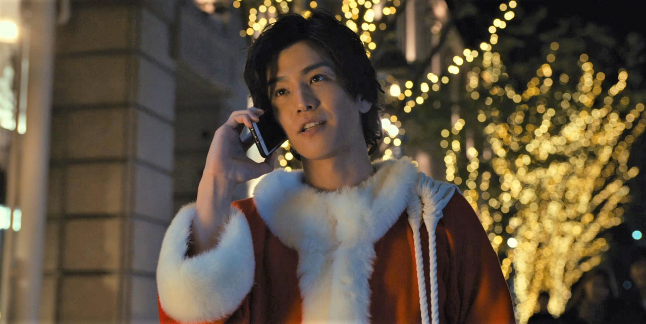 岩田剛典クリスマス・イブにサンタ姿で「どうして俺はこの歳でこんな格好をしてるんだ？」な映像公開！撮影地裏話なども公開1