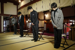 【祈祷写真有】平手友梨奈 花園神社で真剣な面持ちでご祈祷！二十歳になったら岡田将生＆志尊淳と「お出かけとかしたい」5