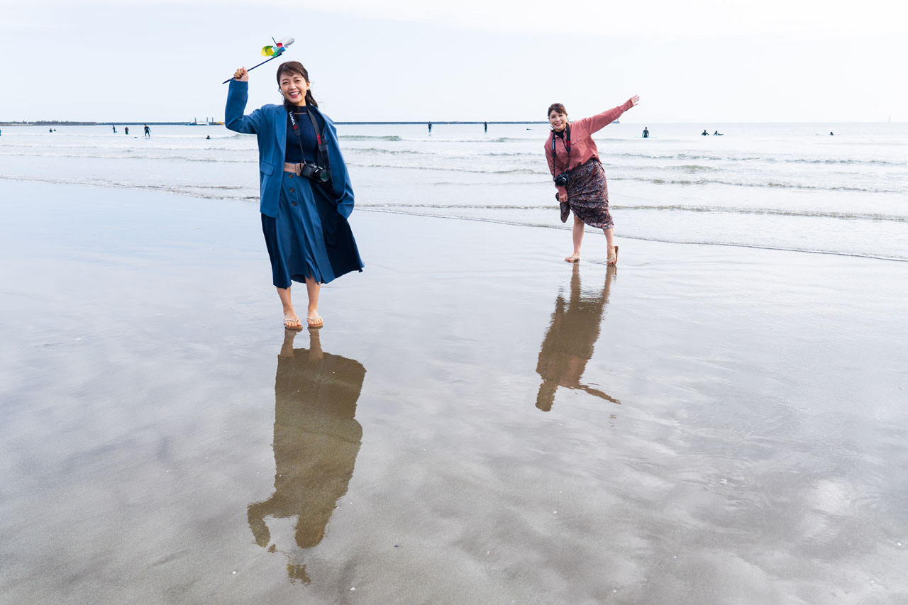 新田恵海と三森すずこが大洗のビーチで「ウユニ塩湖風？」撮影！「新田恵海の女子トク旅」で共演へ3