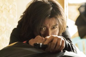 藤原竜也 上裸で鎖に吊るされ血まみれ拷問の絶体絶命！映画「太陽は動かない」スペシャル映像解禁で高層ビルの屋上での鬼気迫る肉弾戦も12