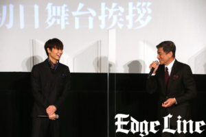 綾野剛 サプライズバースデーに身悶えながらも満面の笑みで「恥ずかしい」！磯村勇斗と舘ひろしからもらったスーツであいさつや映画愛あふれるスピーチも14