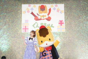 内田彩 ぐんまちゃんの誕生日お祝いに駆けつけ「お祝いできて嬉しかった」！新曲「∞リボンをギュッと∞」初披露で上毛かるた“鶴のポーズ”取り入れた振り付けレクチャー1