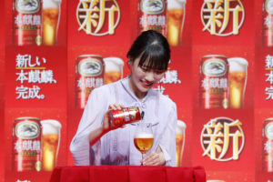 百田夏菜子＆玉井詩織＆高城れにドレス姿で「本麒麟」飲んで幸せそうな笑み！注ぎ方レクチャーされ「ご褒美に最適」0