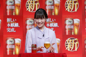 百田夏菜子＆玉井詩織＆高城れにドレス姿で「本麒麟」飲んで幸せそうな笑み！注ぎ方レクチャーされ「ご褒美に最適」21