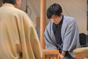 藤井聡太王位・棋聖 不二家イメージキャラクター起用でCM初登場！ONでもOFFでも渾身の一手や「対局を観戦する」過ごし方など披露18