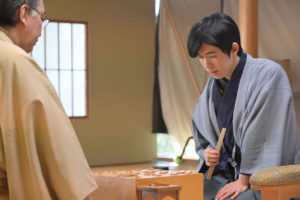 藤井聡太王位・棋聖 不二家イメージキャラクター起用でCM初登場！ONでもOFFでも渾身の一手や「対局を観戦する」過ごし方など披露20