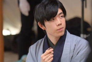 藤井聡太王位・棋聖 不二家イメージキャラクター起用でCM初登場！ONでもOFFでも渾身の一手や「対局を観戦する」過ごし方など披露22