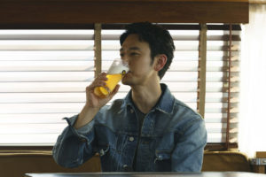 内田篤人 サッポロ生ビール黒ラベル「大人エレベーター」CM登場！妻夫木聡から「大人とは」と問われて答えたこととは？29