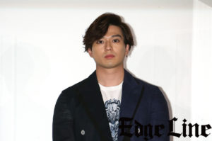 新田真剣佑 山崎紘菜、鈴木伸之＆125人の高校生たちとギネス世界記録達成で「嬉しい」とニッコリ！バレーボールに興味津々な様子や2