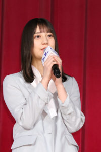 小坂菜緒 特別“道徳”授業に登場で小学生から「辛いことがあったらどうやって気晴らしをしている？」に答える！西方仁也氏、吉泉賀子と特製金メダルプレゼントされる1