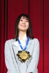 小坂菜緒 特別“道徳”授業に登場で小学生から「辛いことがあったらどうやって気晴らしをしている？」に答える！西方仁也氏、吉泉賀子と特製金メダルプレゼントされる7