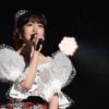 峯岸みなみ卒コンに高橋みなみ、小嶋陽菜はじめ卒業生大勢駆けつけお祝い！最後は現役生たちと「10年桜」をハグなどしながら笑顔