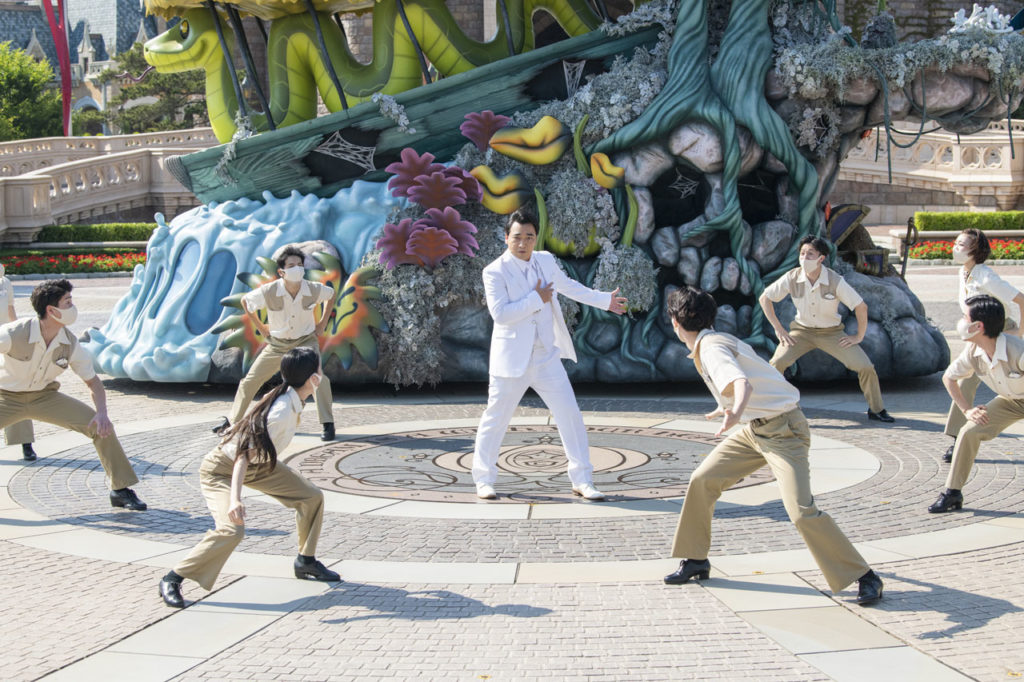 木村佳乃＆ジャンポケ・斉藤慎二が東京ディズニーランドのシンデレラ城前で映画「ジャングルクルーズ」日本語吹き替え担当発表！ミッキー＆ミニーも祝福に駆けつけ5