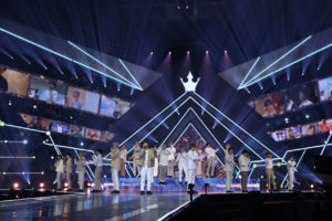 「PRODUCE 101 JAPAN SEASON2」デビュー11人が決定でグループ名は「INI」に！ファイナリストたちがもみくちゃで祝福や涙、笑顔などエモーショナルな瞬間に31