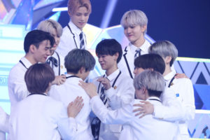 「PRODUCE 101 JAPAN SEASON2」デビュー11人が決定でグループ名は「INI」に！ファイナリストたちがもみくちゃで祝福や涙、笑顔などエモーショナルな瞬間に35