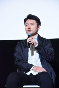 黒崎博監督「映画 太陽の子」三浦春馬さんの話に涙で言葉出ず……柳楽優弥、有村架純と3人で食卓囲むシーンへ「『いい兄弟だなぁ……』と思いました」5