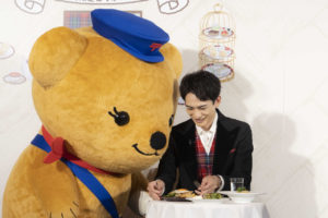 町田啓太「ぽすくまのおきにいり 2021～期間限定コラボカフェ～」イギリスイメージ衣装で登場！「ご縁があり、喜んでくれていると思います」というお相手とは？23