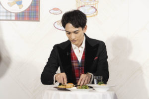 町田啓太「ぽすくまのおきにいり 2021～期間限定コラボカフェ～」イギリスイメージ衣装で登場！「ご縁があり、喜んでくれていると思います」というお相手とは？25