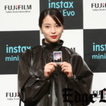 広瀬すず 富士フイルム“チェキ”instax mini EVoに大興奮！今年は「自分自身を見つめ直せる時間があった」や「結構髪型変えたなと思います」