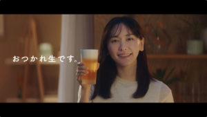 新垣結衣 平日1週間日替わりで「おつかれ生です」と語りかけへ！居酒屋のカウンターでビールを飲むシーンを思い出しも5