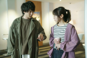 吉岡里帆、中村倫也が真剣な眼差しで机にかじりつくように筆を取る姿！映画「ハケンアニメ！」場面写真解禁で個性豊かな業界人たちの姿も1