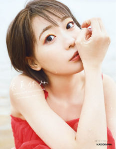 斉藤朱夏 水の中に浸かり白いワンピースが濡れ大人の表情！2nd写真集「朱夏休み」新規カット解禁で帯には「明日ちゃんのセーラー服」作者・博氏の描き下ろしイラストも10