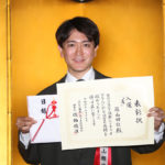 篠山輝信 第31回「新人シナリオコンクール」授賞式でグランプリ受賞！今後は「書き続けていこうと思います！」