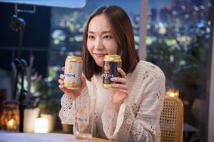 新垣結衣 YouTuber風“居酒屋探訪”！アサヒ生ビールCMシリーズ第6弾で都内の飲食店街をロケ地に展開！「やっぱり夏は外で飲みたい」【インタ主なやりとりあり】22