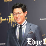 鈴木亮平 ハリー風メガネでお茶目さ全開!福山康平へ温かな目