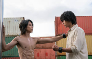 山﨑賢人 に山下智久裸向き合う！「今際の国のアリス」S2場面写4