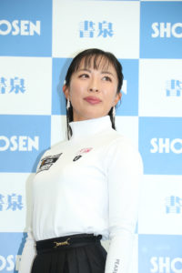 小澤美奈瀬 2nd写真集会見でゴルフ上達のコツ伝授9