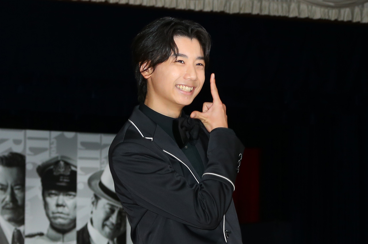 羽村仁成「リボルバー・リリー」出演「胸いっぱい」！ポーズも披露