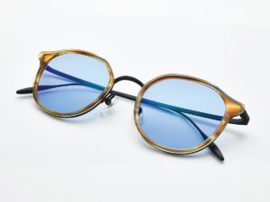 安田章大 GROOVERとコラボでサングラス発売！青い眼鏡へ強い想い10