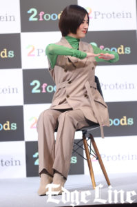 池田エライザ「2Protein」CM登場！転びそうになりながら「選択肢を作る」2