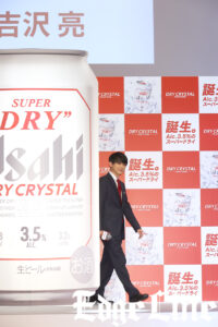吉沢亮 イベント中に後ろを向いて確認したことに苦笑い！「完璧」な飲み方とは？8