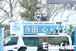 寺田心 渋谷で選挙カーから「冬こそおいしい北海道牛乳が飲みたーい！」絶叫5