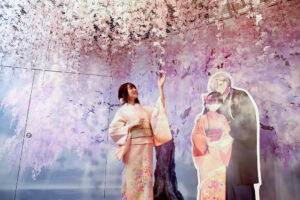 斎森美世役の上田麗奈 桜模様の着物でアニメ『わたしの幸せな結婚』展来場7