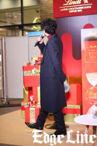 津田健次郎 渋谷のLindtポップアップに来場！ファンからの手紙は「全部とってある」3