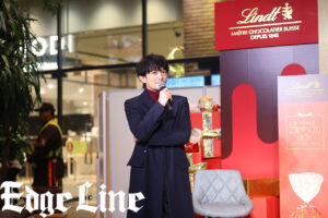 津田健次郎 渋谷のLindtポップアップに来場！ファンからの手紙は「全部とってある」5