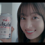 橋本環奈グラスにビール注ぐ姿はNGなし！初酒類のCM登場で「飲んでみて」とカメラ目線